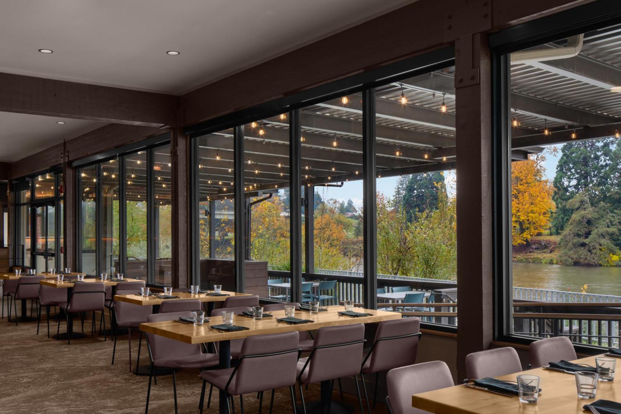 Valley River Inn Юджийн Екстериор снимка