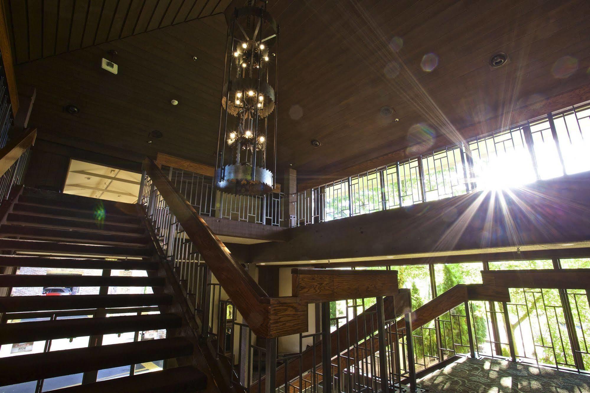 Valley River Inn Юджийн Екстериор снимка