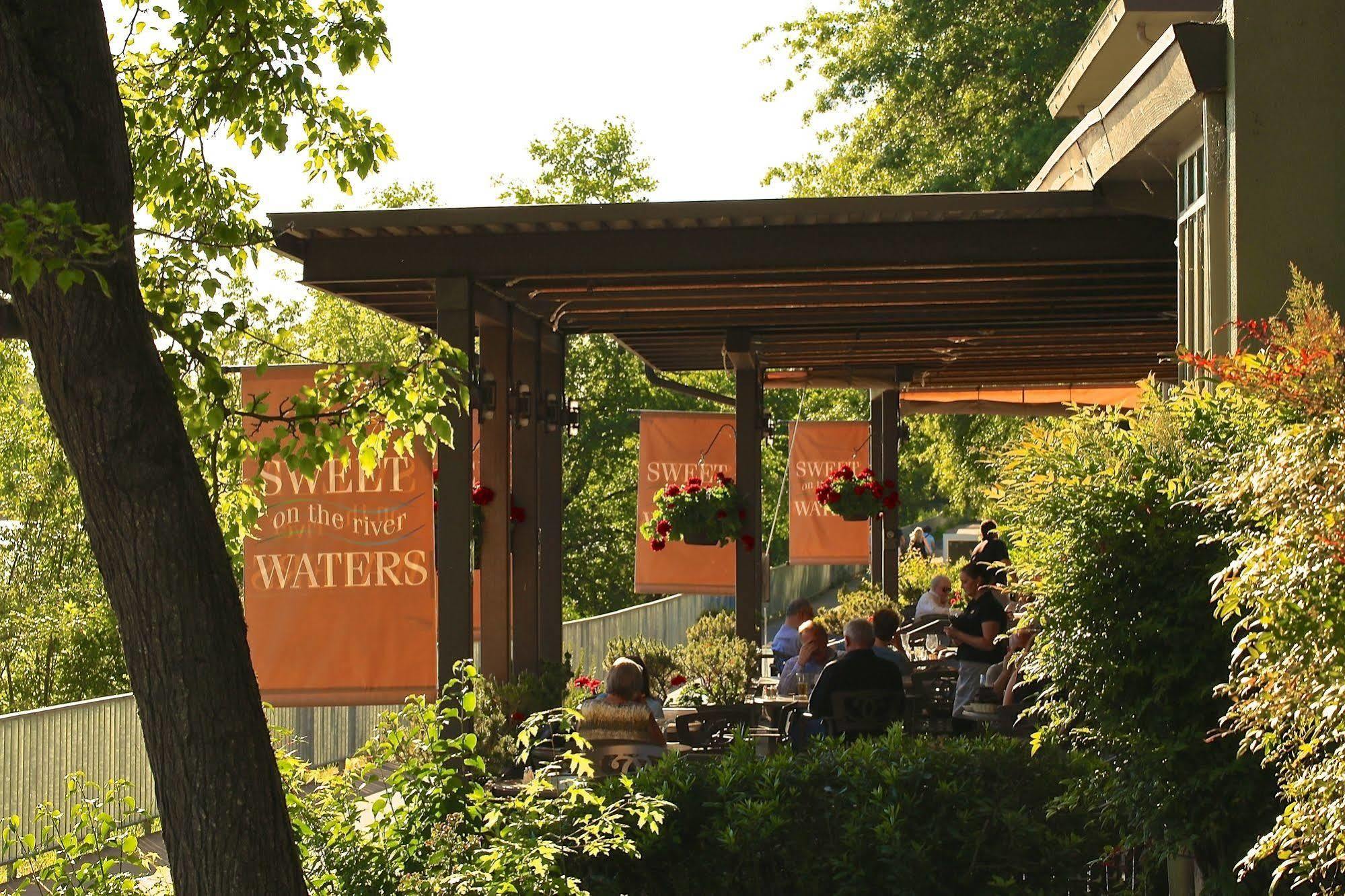 Valley River Inn Юджийн Екстериор снимка