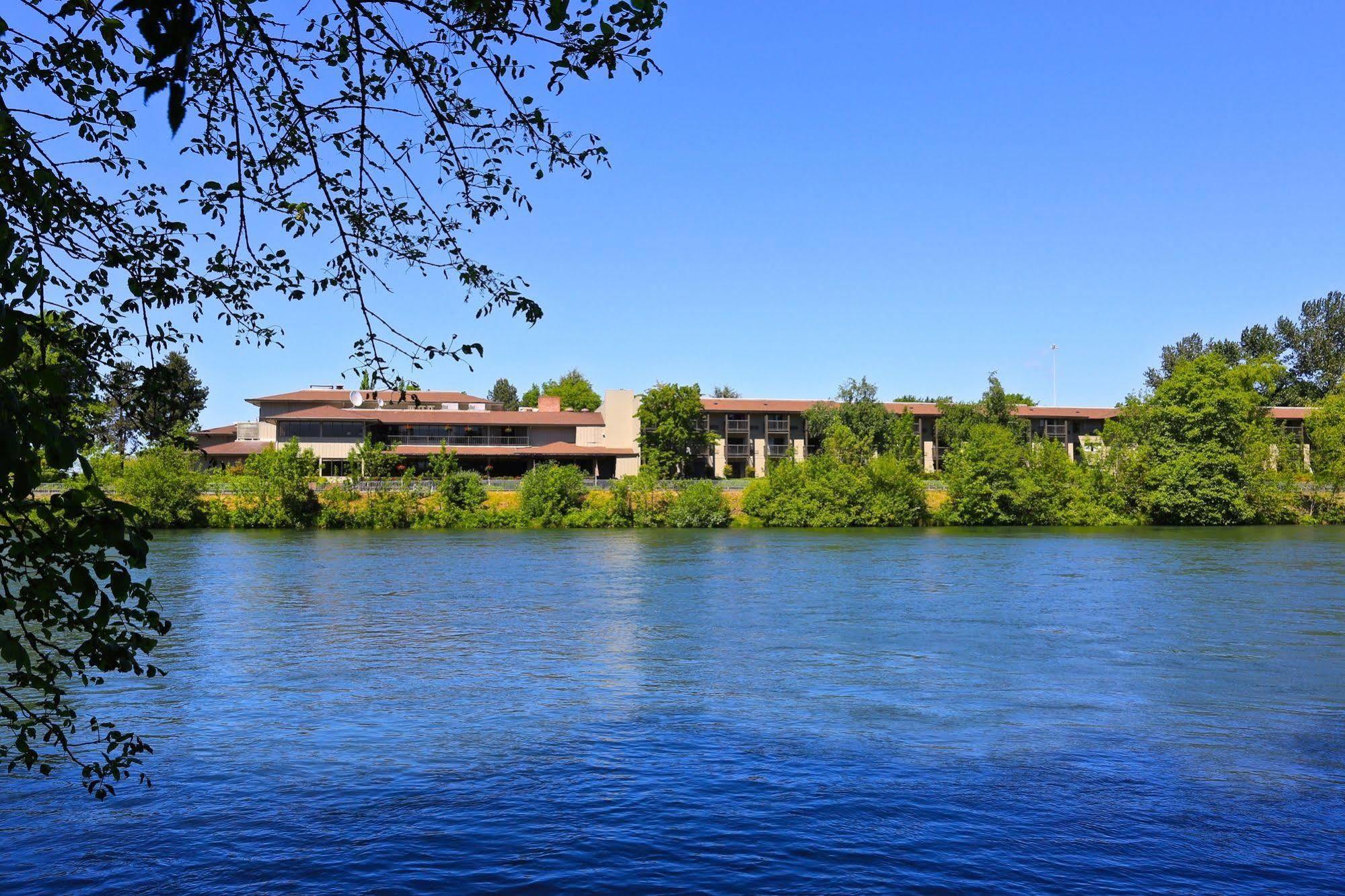 Valley River Inn Юджийн Екстериор снимка