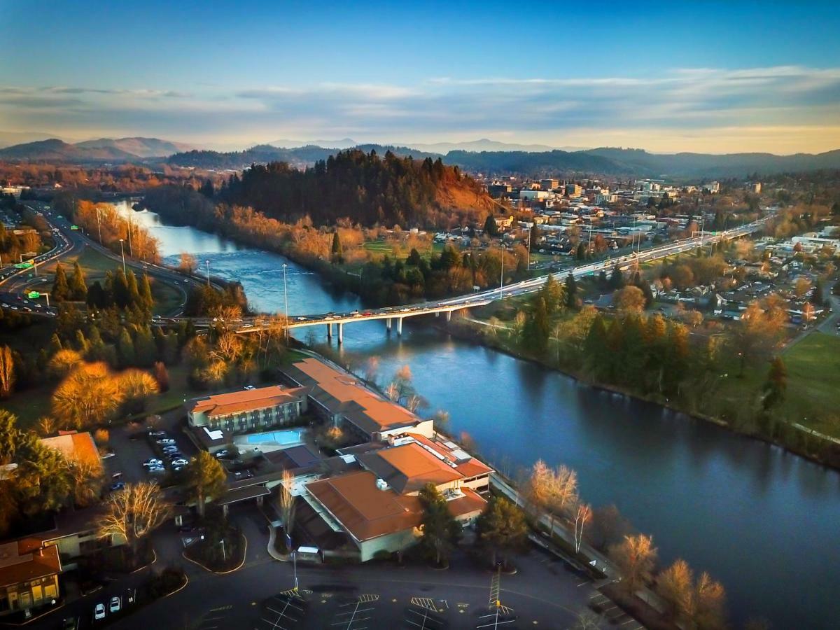 Valley River Inn Юджийн Екстериор снимка